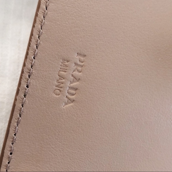 Prada Saffiano iPhone SE Case On Chain - Picture 5 of 8